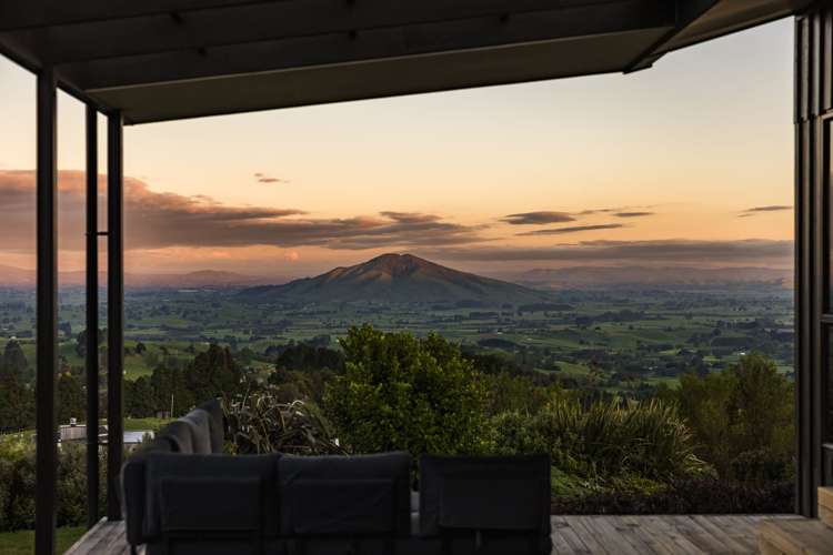 8 Tiwarawara Lane Puketotara_1