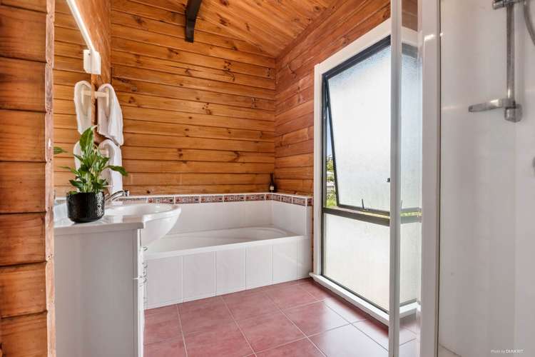 2/690 Beach Road Browns Bay_9