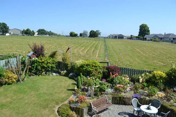 47 Pages Road Marchwiel_8