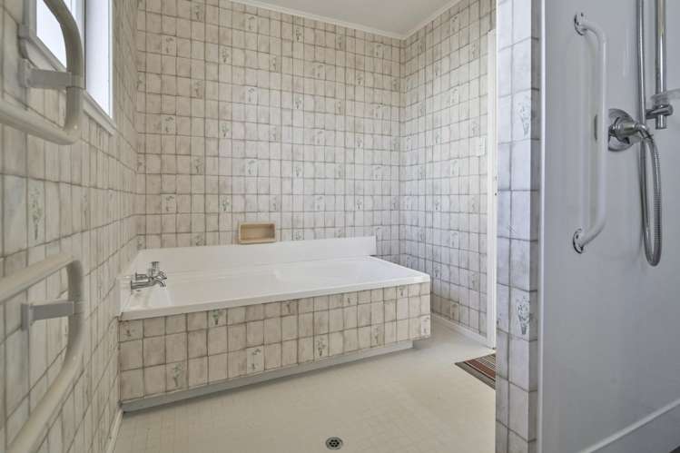 215 Sunnybank Crescent_5