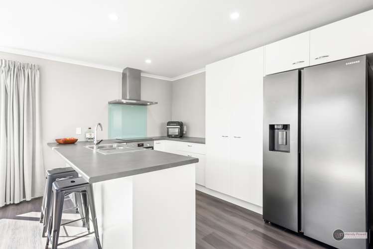 8 Grovedale Square Wainuiomata_5