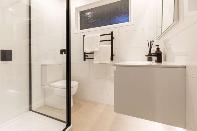 1/25 Lagoon Drive Panmure_6