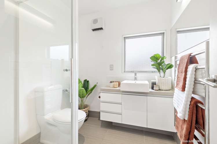 65 Saddleback Grove Karori_12