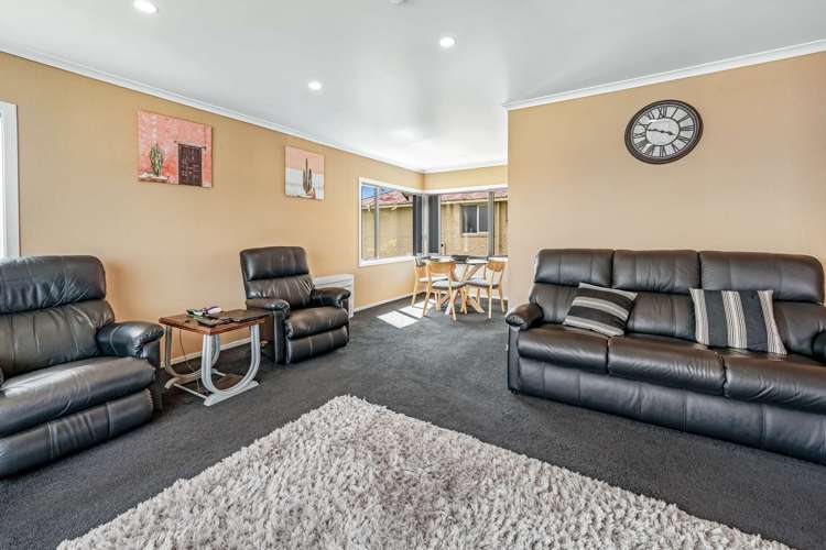 83 Walker Crescent Gore Surrounds_5