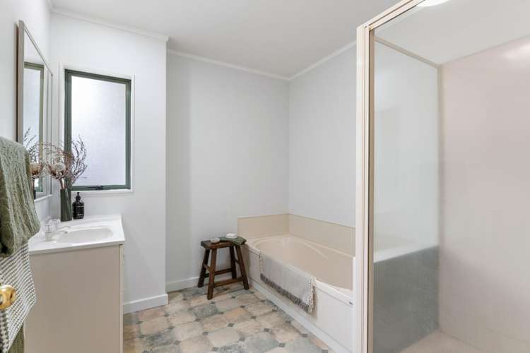 9B Ingle Avenue Waipahihi_14