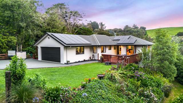 Immaculate Lifestyle Retreat in the Heart of Puhoi