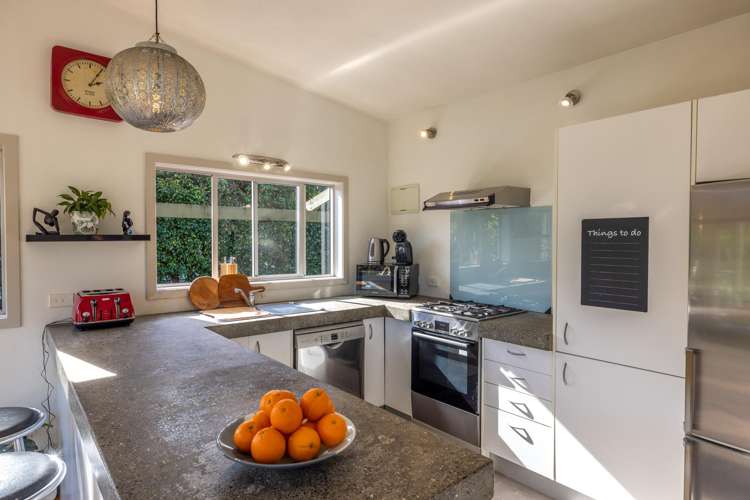 42 Tahatai Road Oneroa_16