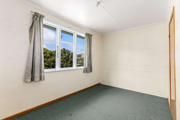 301-303 Warspite Avenue Waitangirua_16