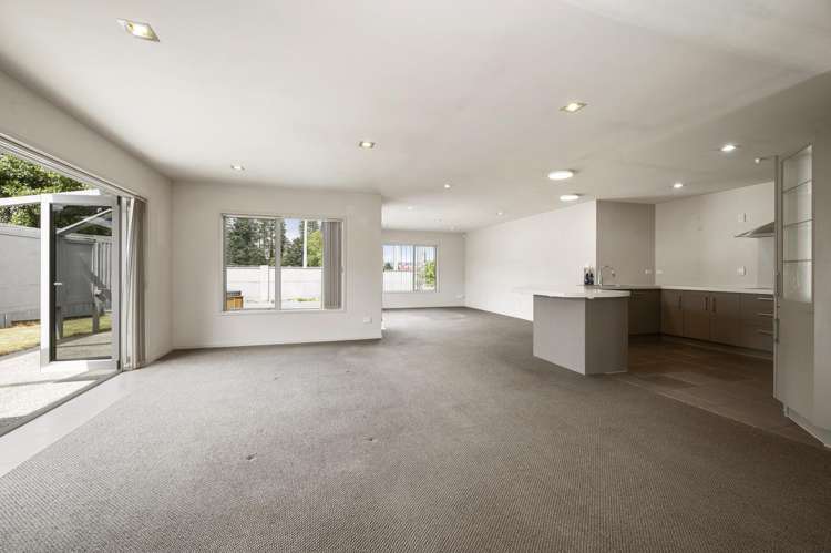 8 Owhatiura Drive Lynmore_3
