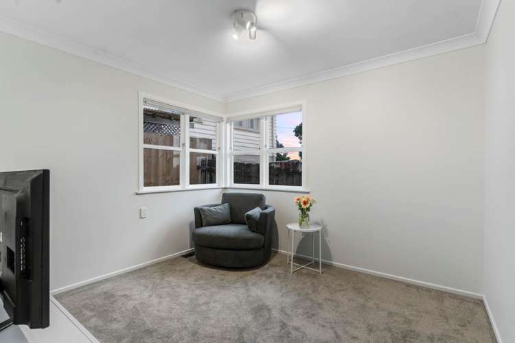 37 Roberts Road Matakatia_16