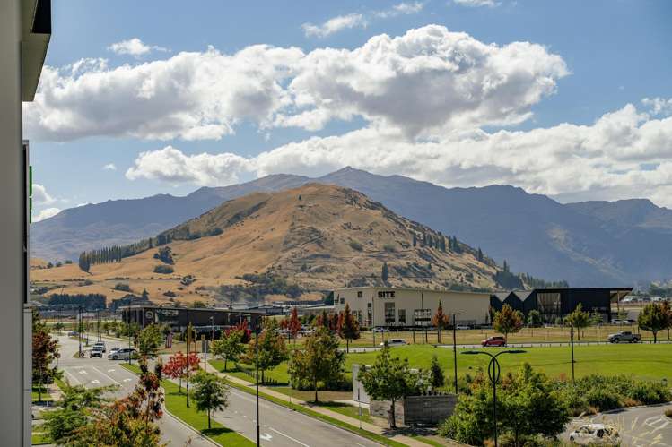 305/30 Red Oaks Drive Frankton_18