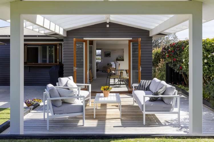 26 Kiwi Street Bird Area_10