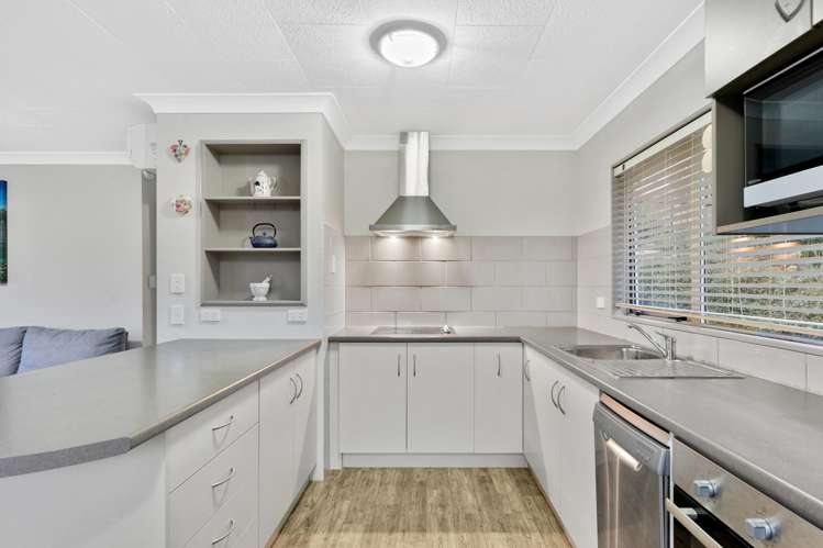 10 Poike Road Hairini_13