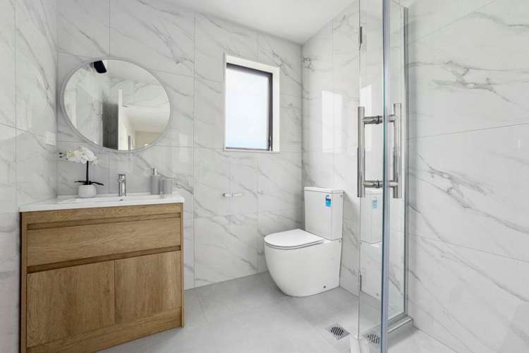 4 & 5/21 Erima Avenue Pt England_19