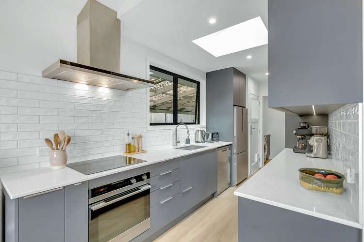 8 Kentucky Street Totara Park_10