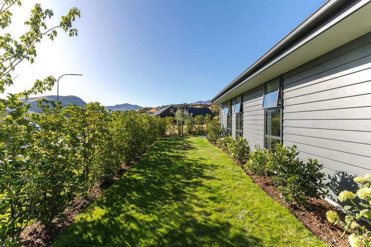 17 Sandford Terrace Lower Shotover_26