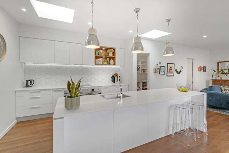 39 Dunlops Crescent Bottle Lake_10