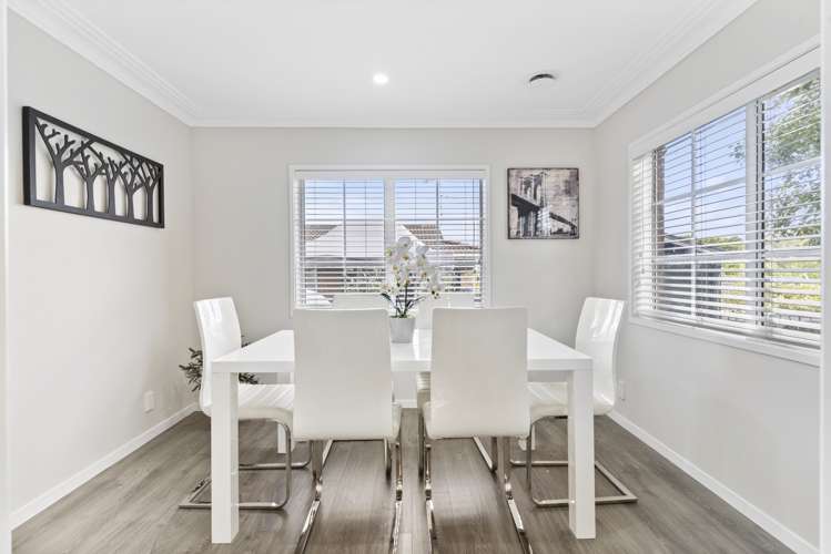 2/73 Botany Road Botany Downs_6