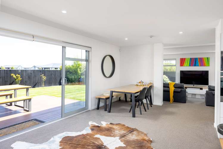 21 Flaxon Place Burwood_5