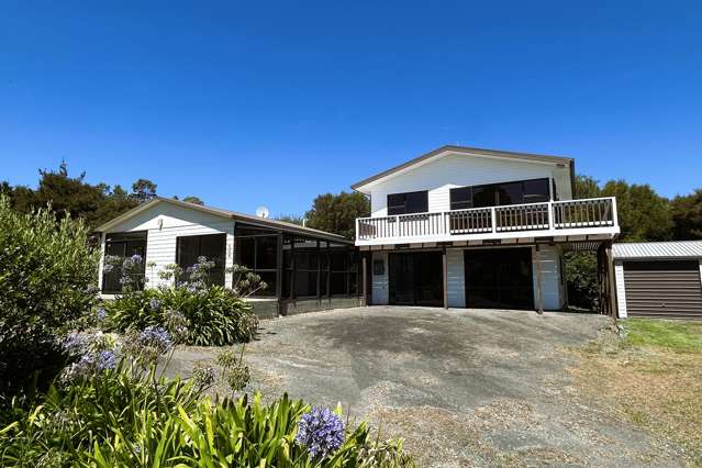 74 Lookout Road Parapara_1