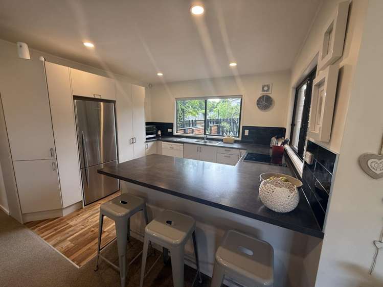 9A Shadon Place Stanmore Bay_8