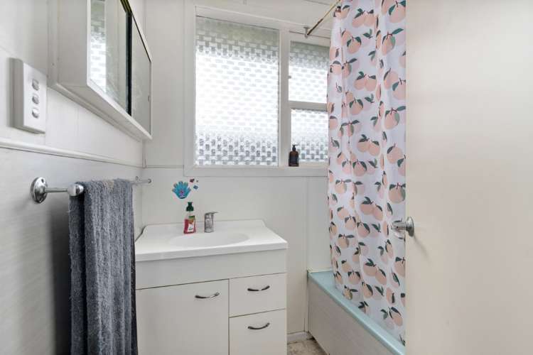 17 Te Anau Place Glenview_10