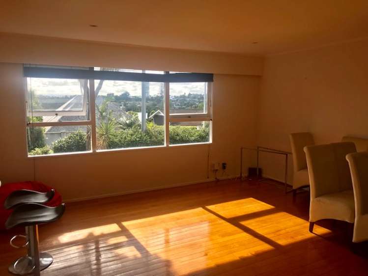 2/233 Hurstmere Road Takapuna_3