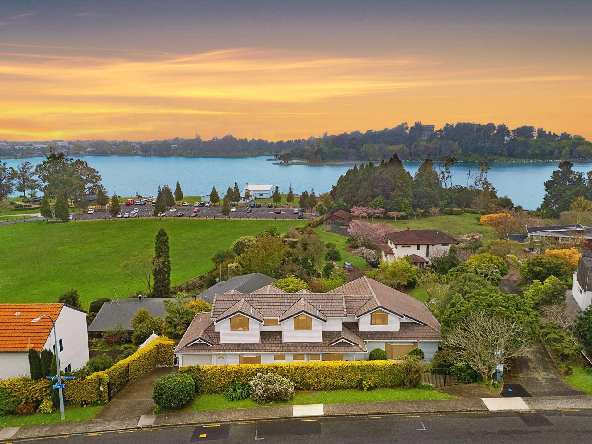 150 Lake Crescent Hamilton Lake_0