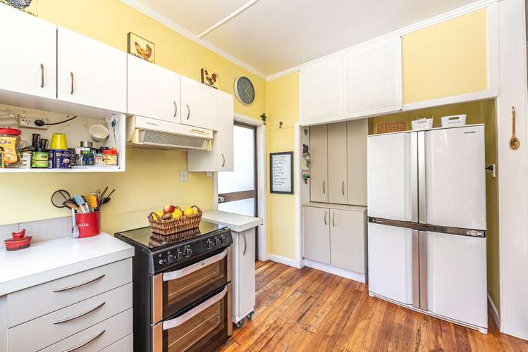 28 Shakespeare Road Bastia Hill_4