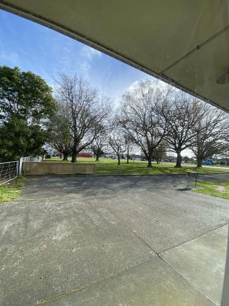 4/173 Kimbolton Road Feilding_9