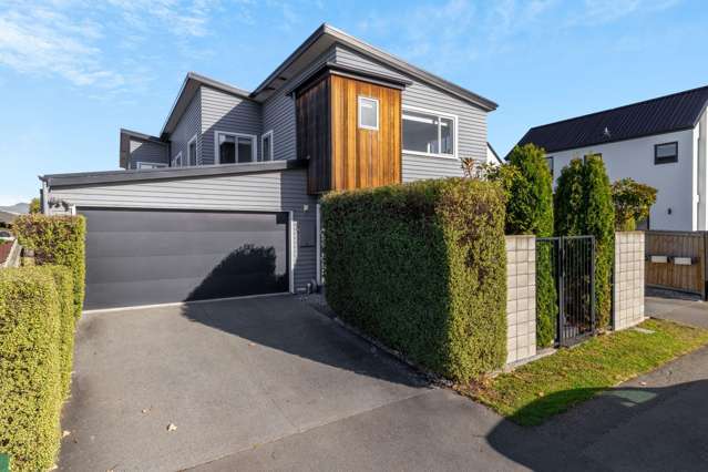 RICCARTON - MODERN 3 BEDROOM, 2 X BATHROOM EXECUTIVE TOWNHOUSE