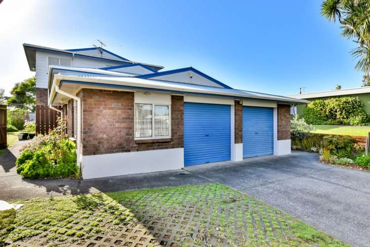 6 Moor Park Wattle Downs_12