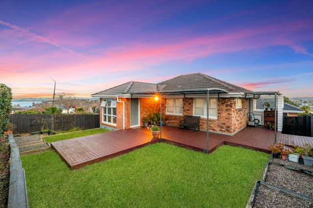 Macleans. Sea Views. Single Level. B&T