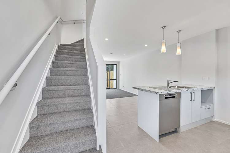 2/11 Kelburn Lane Mangere_5