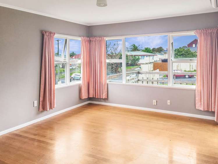 8a Fairclough Road Beach Haven_1