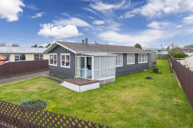 Built to Last – Solid 70s Charm