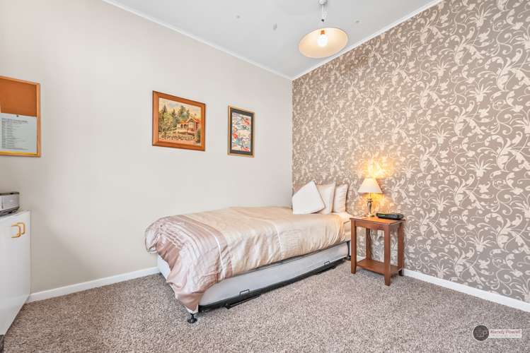 75 Wyndrum Avenue Waterloo_10