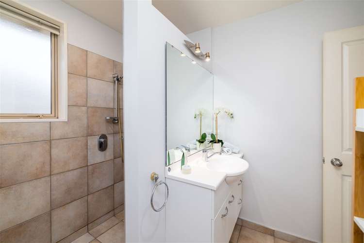 8 Piper Lane Beckenham_16