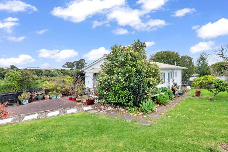 141 Flanshaw Road Te Atatu South_40