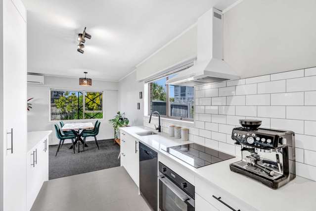 Modern Living in Glen Eden!