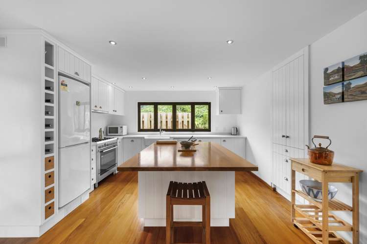 28 Lady Cobham Grove Anakiwa and Surrounds_9