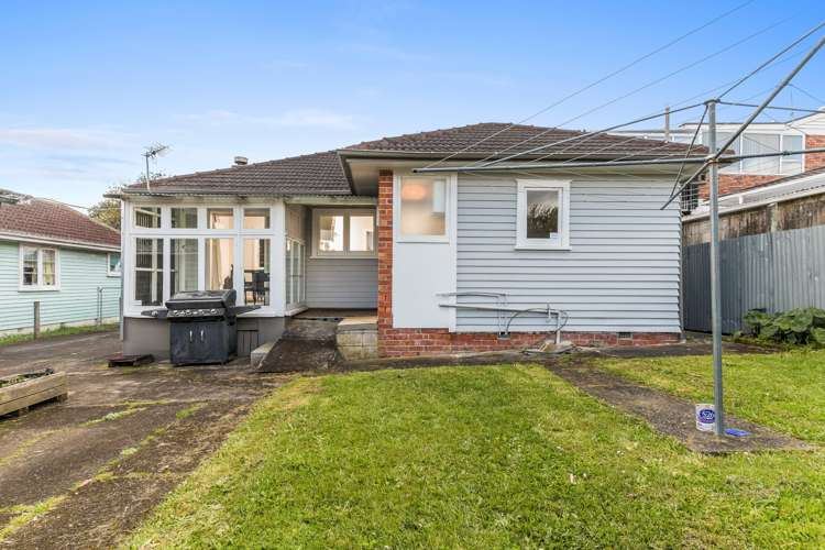 4 Queen Mary Avenue New Lynn_8