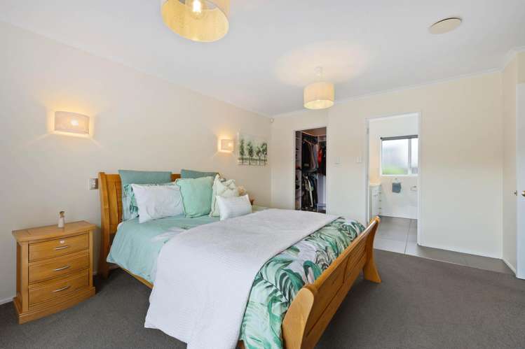 6 Camira Place Botany Downs_17