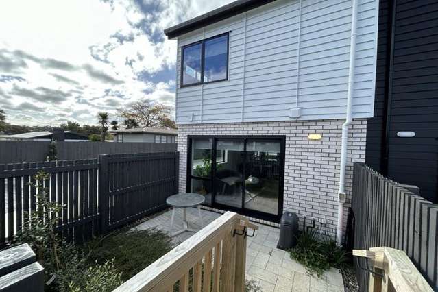 Two bedroom with fenced section