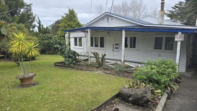 5 bedroom homestead, includes WATER