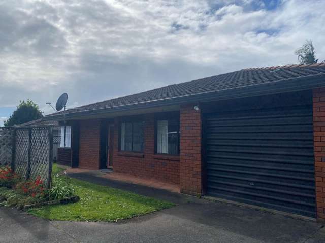 Two Bedrooms plus Office on Hone Heke Road