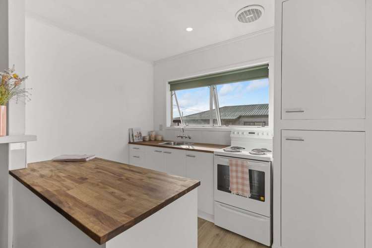 194 Clayton Road Mangakakahi_9