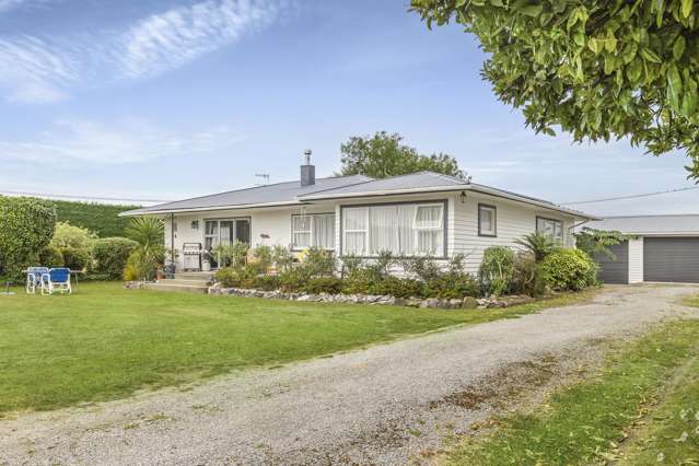 Immaculate 1960s home on manageable rural section