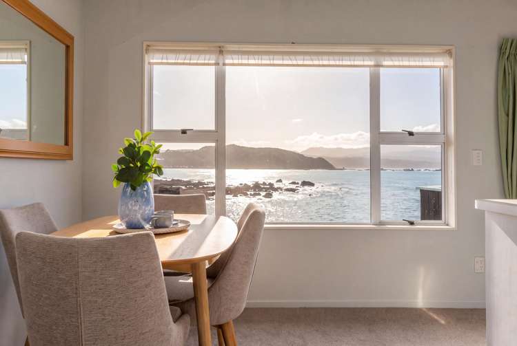 2/418 Queens Drive Lyall Bay_6
