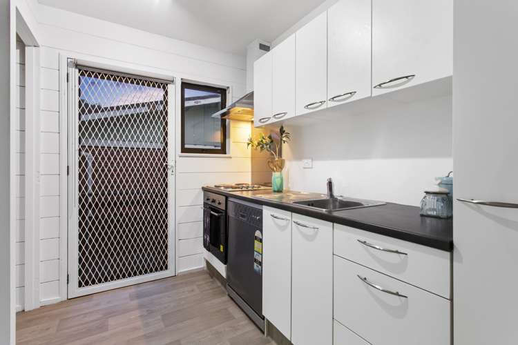 2/2 Harlston Road Mount Albert_4